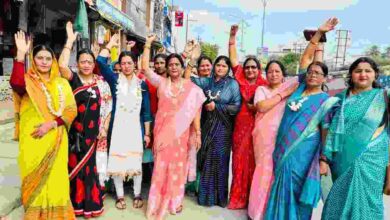 rewa news today: Mahila Congress's unique demonstration in Sirmaur intersection regarding inflation