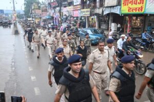 Rewa News : आगामी त्यौहारो को दृष्टिगत रखते हुये रीवा पुलिस द्वारा निकाला गया फ्लैग मार्च